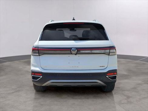 Used 2025 Volkswagen Taos SE AWD/4WD image 5