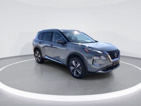 Used 2023 Nissan Rogue SL w/ SL Premium Package image 2