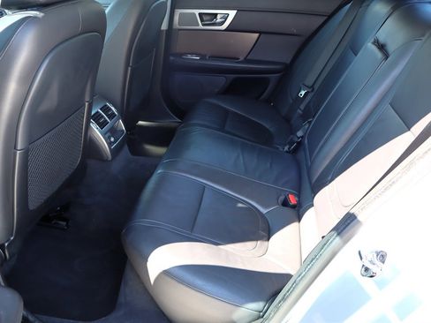 Used 2012 Jaguar XF image 20