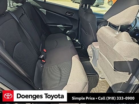 Used 2020 Toyota Prius LE image 19