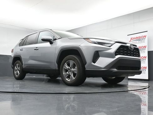 Used 2024 Toyota RAV4 XLE FWD image 32