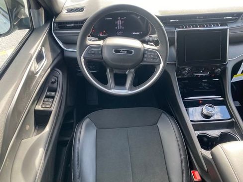 New 2025 Jeep Grand Cherokee Altitude AWD/4WD image 35