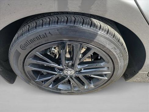 Used 2025 Toyota Camry SE image 11