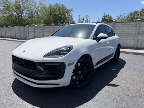 Certified 2025 Porsche Macan GTS image 1