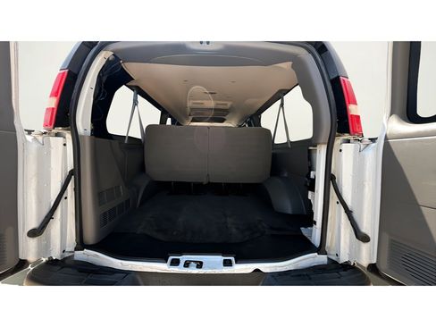 Used 2017 Chevrolet Express 3500 LT w/ LT Preferred Equipment Group RWD image 15
