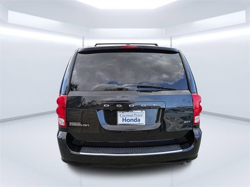 Used 2020 Dodge Grand Caravan SXT image 4