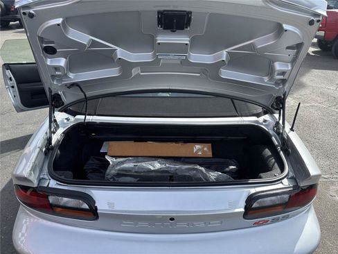 Used 2002 Chevrolet Camaro Z28 w/ SS Performance/Appearance Pkg RWD image 31