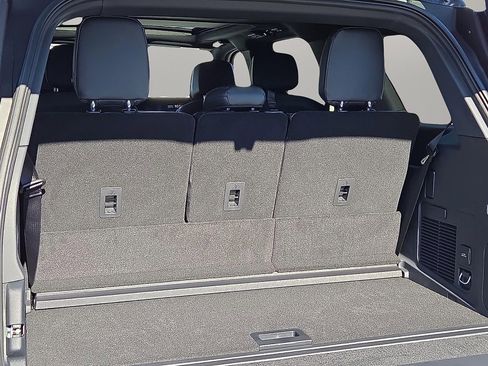 New 2026 Lincoln Navigator Reserve w/ Jet Appearance Package AWD/4WD image 8