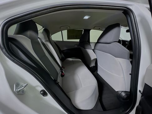 Used 2021 Toyota Corolla LE FWD image 33
