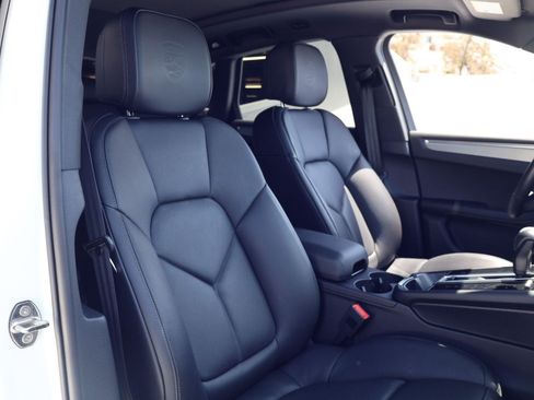 Certified 2026 Porsche Macan AWD/4WD image 24