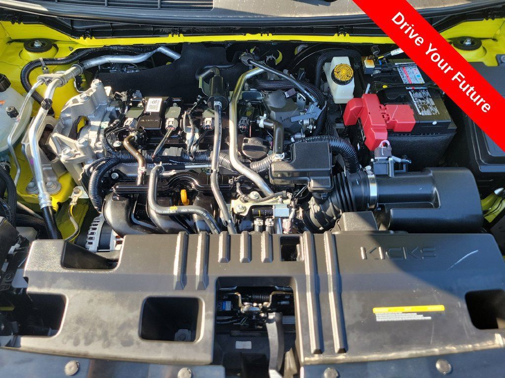 Used 2025 Nissan Kicks SR AWD/4WD image 32