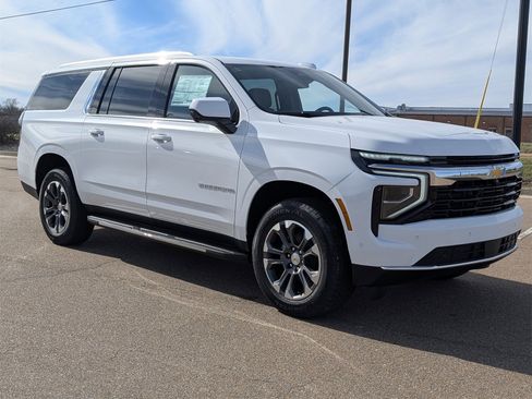 New 2026 Chevrolet Suburban LS image 5