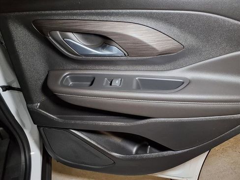 Used 2023 GMC Terrain SLE w/ Elevation Edition image 7