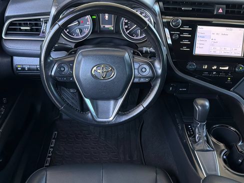 Used 2019 Toyota Camry SE w/ Convenience Package FWD image 16