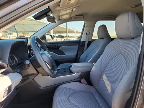 Certified 2023 Toyota Highlander LE image 15