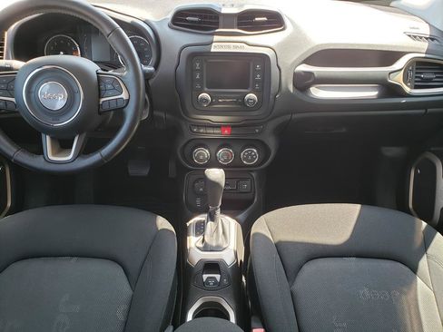 Used 2017 Jeep Renegade Latitude w/ Cold Weather Group AWD/4WD image 12