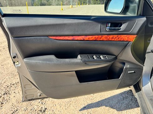 Used 2010 Subaru Outback 2.5i Limited w/ Protection Package 1A image 10