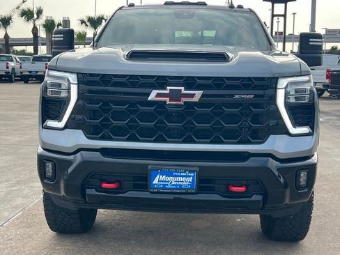 Used 2024 Chevrolet Silverado 2500 ZR2 w/ Technology Package AWD/4WD image 3