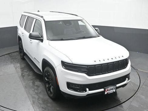 Used 2025 Jeep Wagoneer Series II AWD/4WD image 42