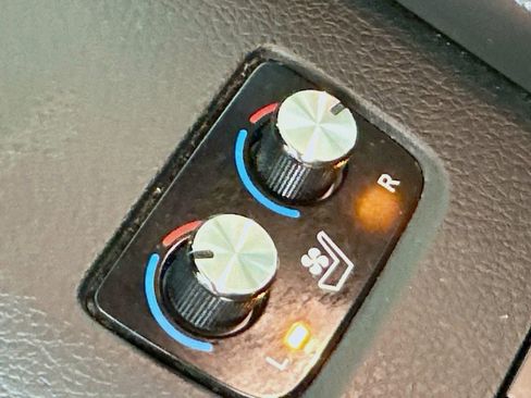 Used 2018 Toyota Avalon Limited w/ Protection Package image 22