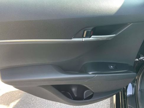 Used 2019 Toyota Camry SE FWD image 13
