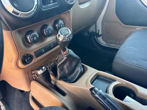 Used 2016 Jeep Wrangler Unlimited Sahara AWD/4WD image 30