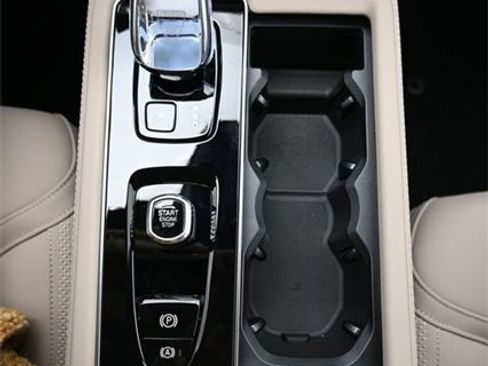 New 2026 Volvo XC90 B6 Plus w/ Protection Package Premier image 11