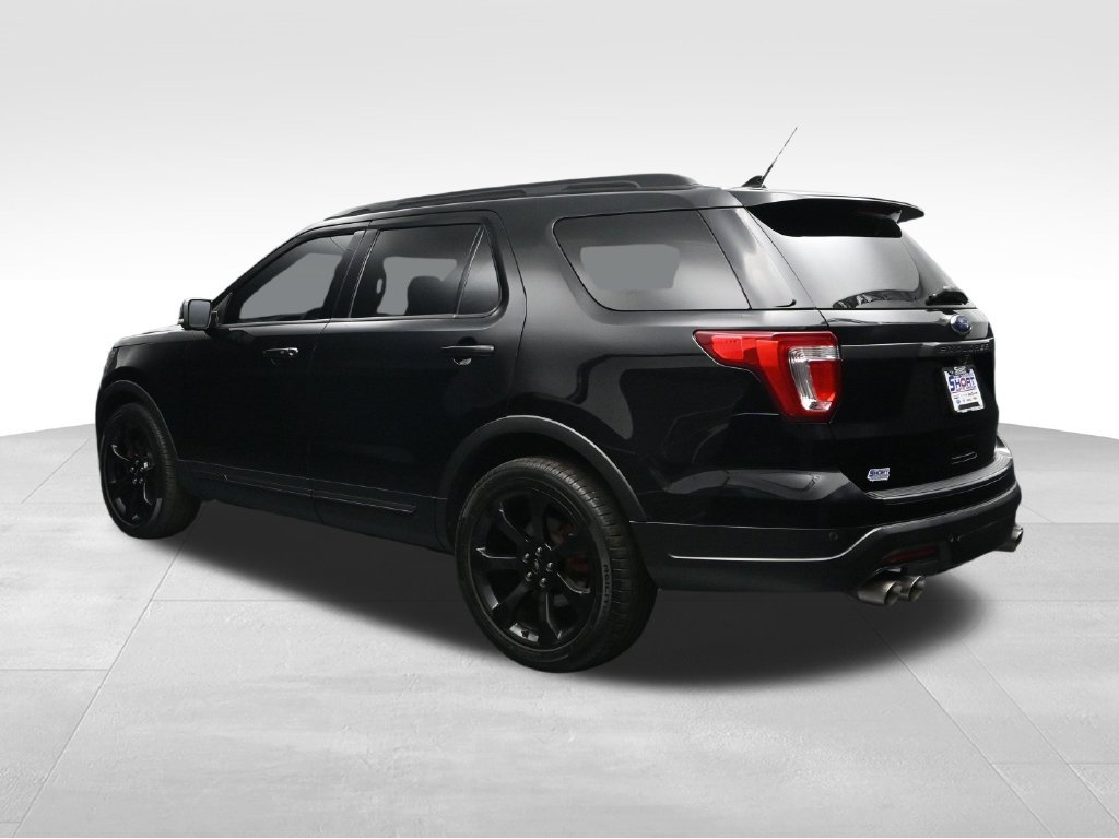 Used 2018 Ford Explorer XLT w/ XLT Appearance Package AWD/4WD image 3