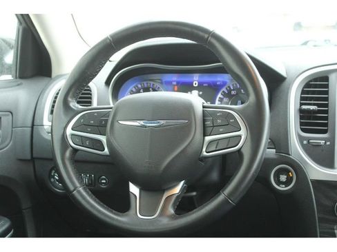 Used 2022 Chrysler 300 Touring w/ Sport Appearance Package image 16