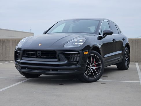 Certified 2026 Porsche Macan S AWD/4WD image 1