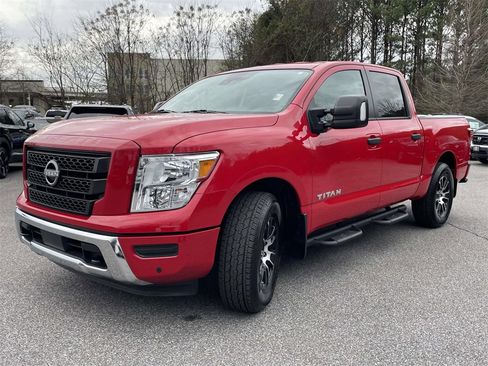 Used 2024 Nissan Titan SV w/ SV Convenience Package image 7