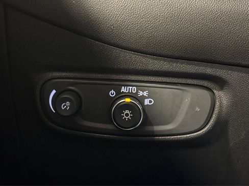 Used 2021 Chevrolet Equinox LS image 20