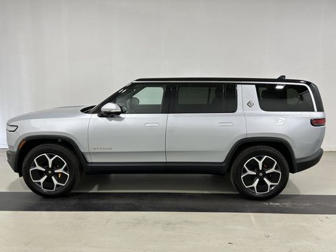 Used 2024 Rivian R1S Adventure AWD/4WD image 2