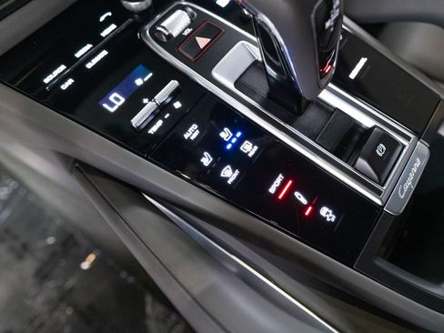 Certified 2022 Porsche Cayenne Turbo AWD/4WD image 25