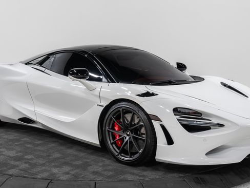Used 2024 McLaren 750S Spider image 25