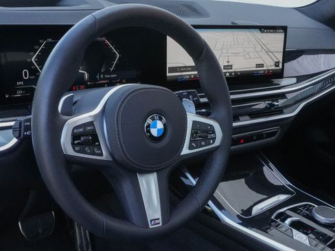 Used 2025 BMW X7 xDrive40i w/ M Sport Package AWD/4WD image 9