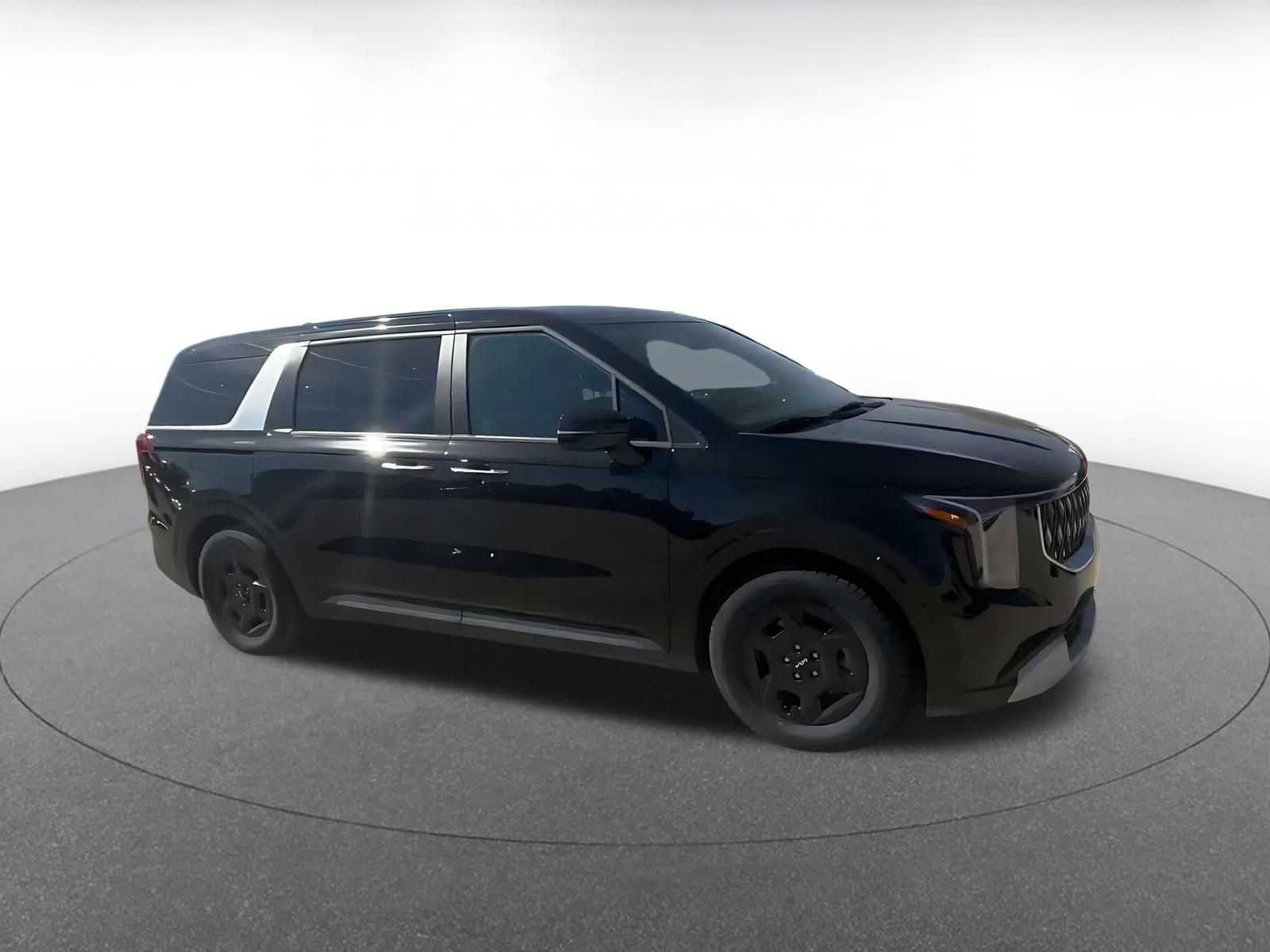 Used 2026 Kia Carnival FWD image 2