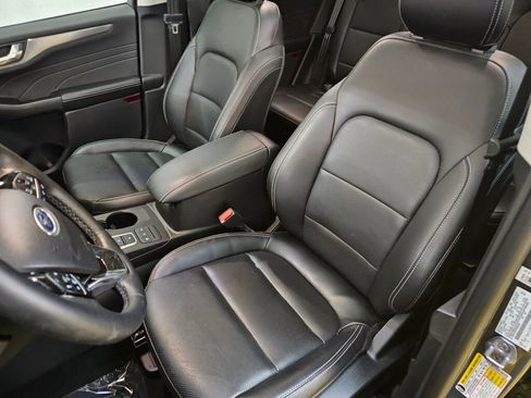 Used 2022 Ford Escape Titanium w/ Class II Trailer Tow Package AWD/4WD image 22