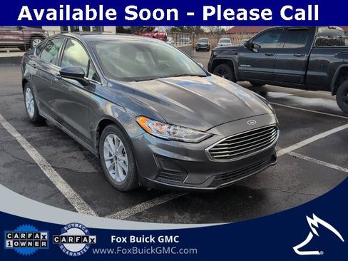 Used 2020 Ford Fusion SE image 3