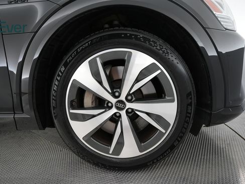 Used 2024 Audi Q8 e-tron Premium AWD/4WD image 19