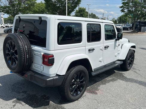 Used 2023 Jeep Wrangler Unlimited Sahara w/ Cold Weather Group AWD/4WD image 5