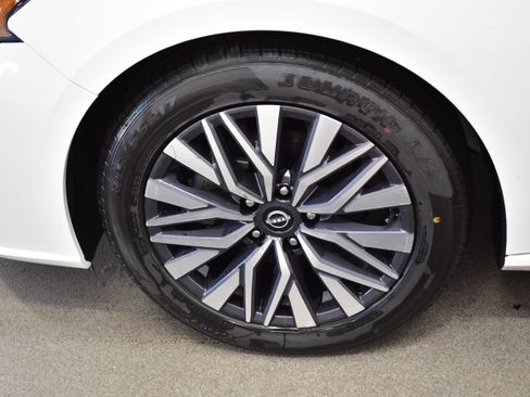 Used 2025 Nissan Altima 2.5 SV FWD image 31