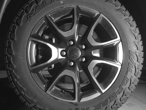 Used 2025 Jeep Compass Trailhawk image 12