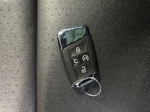 Used 2020 Volkswagen Atlas Cross Sport SEL image 33