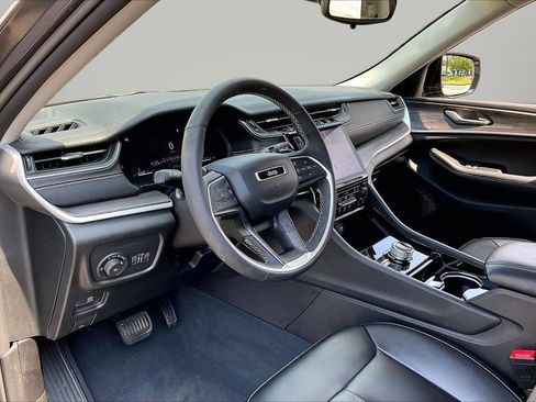 Used 2023 Jeep Grand Cherokee Limited w/ Black Appearance Package AWD/4WD image 20
