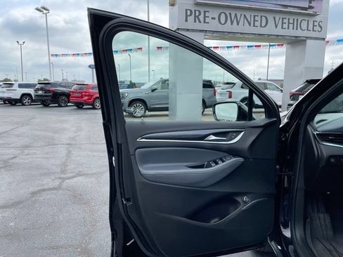 Used 2022 Buick Enclave Essence w/ Sport Touring Edition FWD image 9