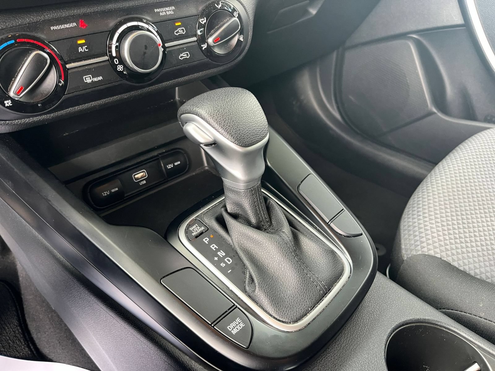 Used 2025 Kia Soul LX w/ LX Technology Package FWD image 38