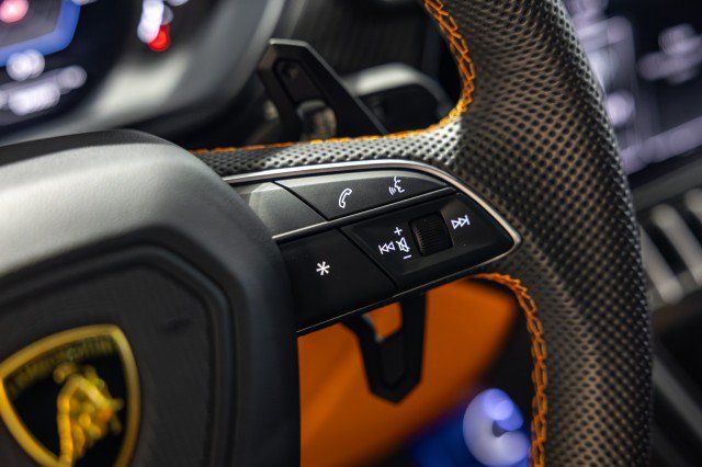 Used 2022 Lamborghini Urus AWD/4WD image 41