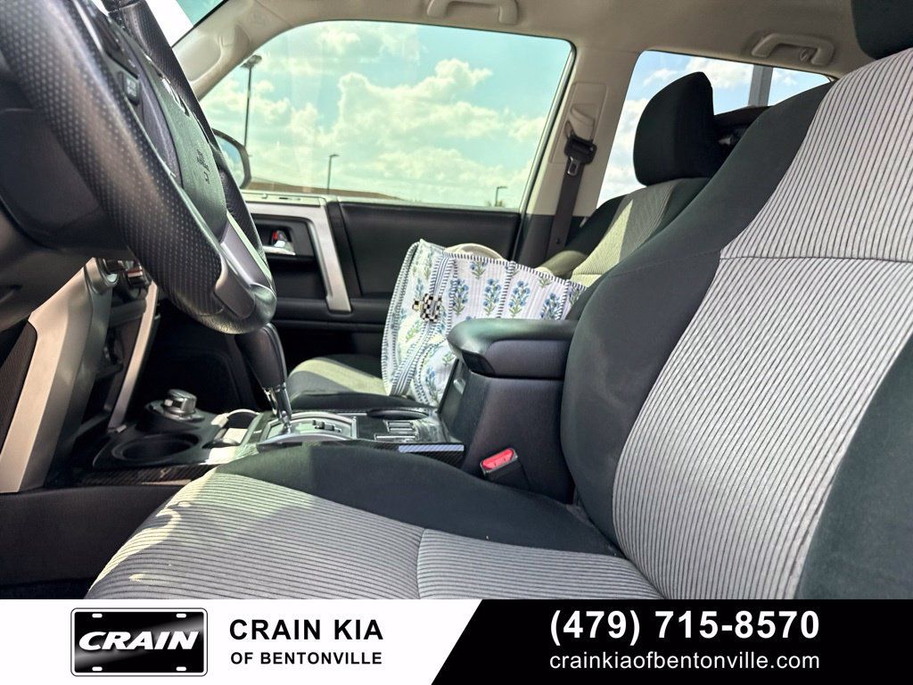 Used 2018 Toyota 4Runner SR5 AWD/4WD image 15