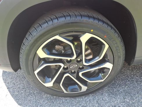 Used 2024 Chevrolet Trax RS w/ Sunroof Package FWD image 13